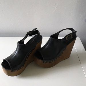 Wooden wedge platform